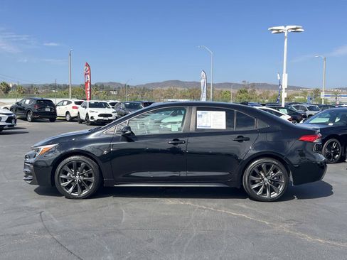 Used 2024 Toyota Corolla SE FWD image 2