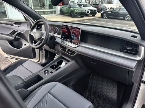 New 2026 Volkswagen Tiguan SE R-Line image 30