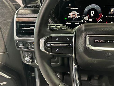 Used 2025 GMC Yukon XL Denali AWD/4WD image 18