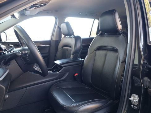 Used 2022 Jeep Grand Cherokee L Limited w/ Trailer Tow Group (B) image 13