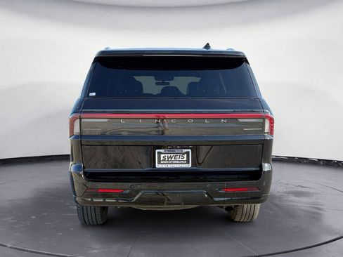 Used 2025 Lincoln Navigator Reserve AWD/4WD image 18