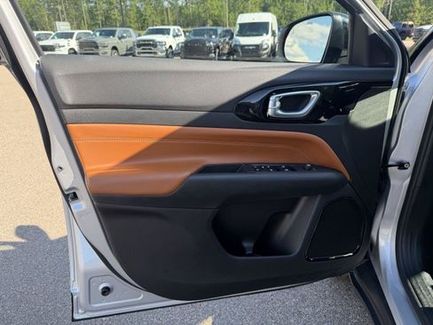 Certified 2025 Jeep Compass Limited AWD/4WD image 11