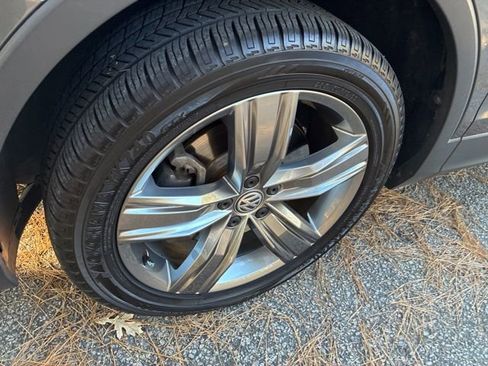 Used 2020 Volkswagen Tiguan SEL image 11