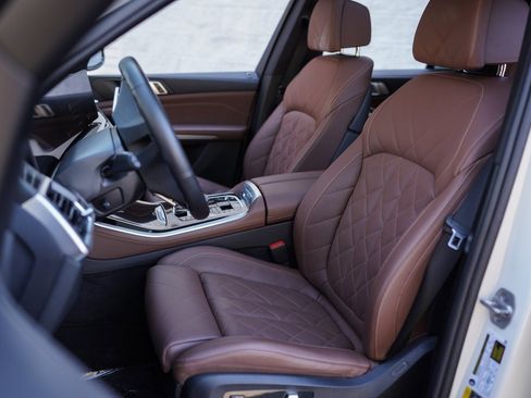 Used 2025 BMW X5 xDrive50e w/ M Sport Package image 23