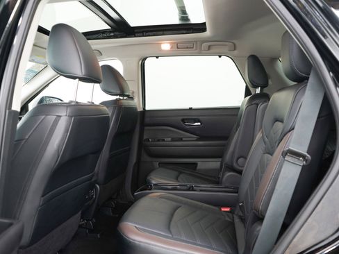 Used 2023 Nissan Pathfinder Platinum AWD/4WD image 23