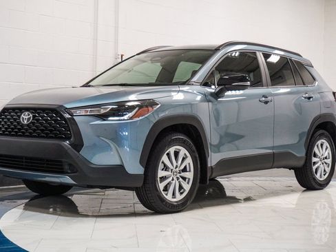 Used 2025 Toyota Corolla Cross LE image 4