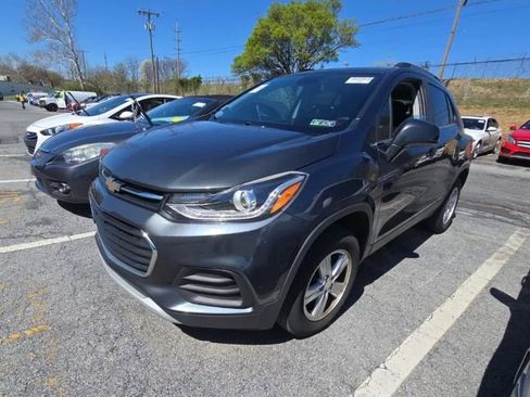 Used 2017 Chevrolet Trax LT w/ Sun & Sound Package image 1