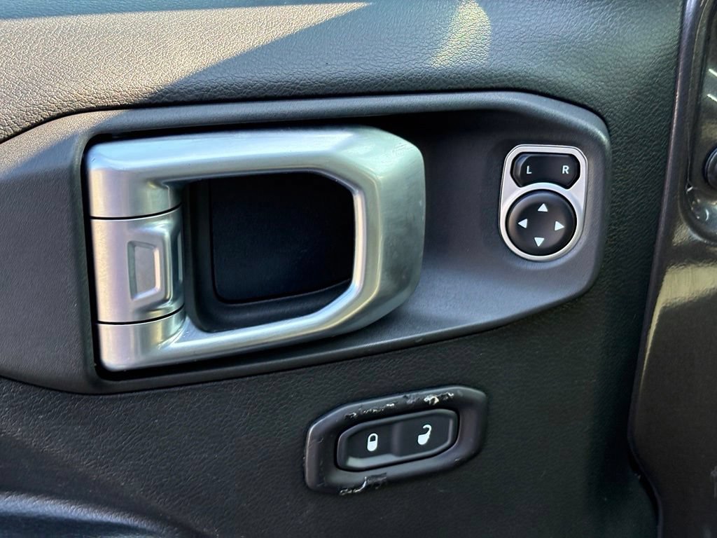 Used 2018 Jeep Wrangler Unlimited Sport S AWD/4WD image 24