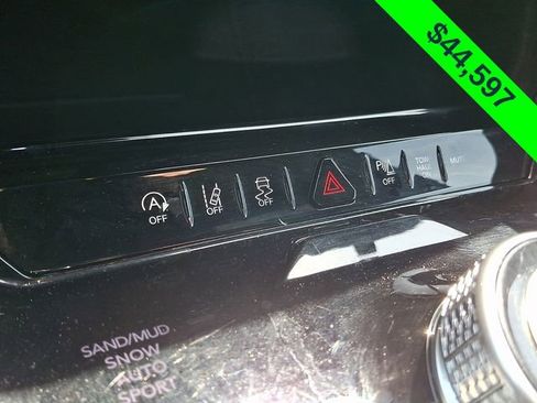 Certified 2024 Jeep Wagoneer Series III image 27