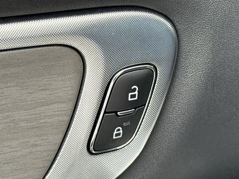 Used 2025 Ford Expedition Platinum image 21