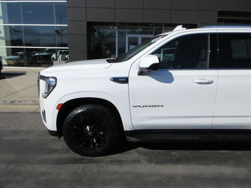 Used 2021 GMC Yukon SLE image 2