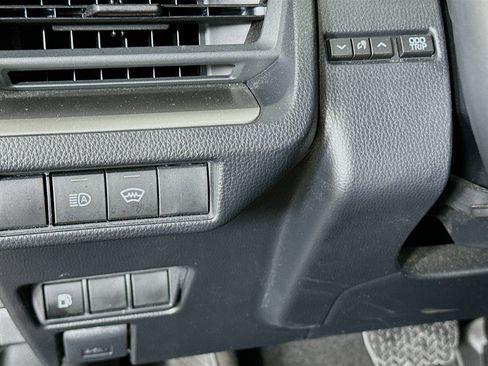 Used 2025 Toyota Prius LE image 17