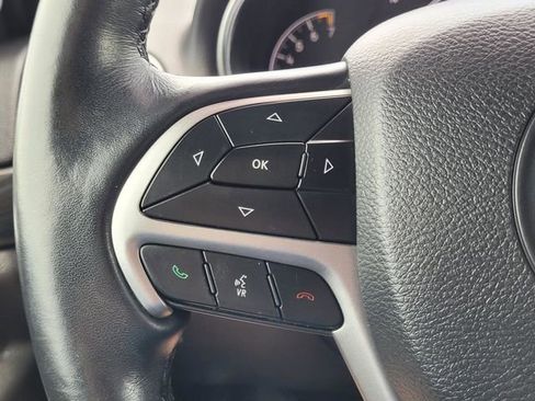 Used 2019 Jeep Grand Cherokee Altitude RWD image 18