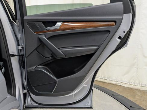 Used 2023 Audi Q5 Premium w/ Convenience Package image 21