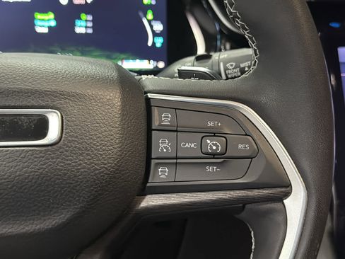 Used 2023 Jeep Grand Cherokee 4WD 4xe image 13