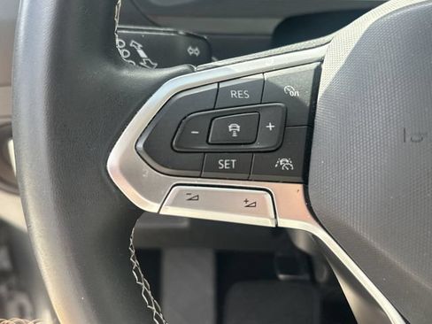 Certified 2022 Volkswagen Tiguan SE FWD image 18