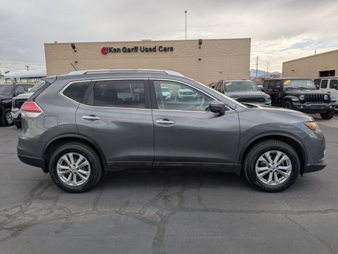 Used 2015 Nissan Rogue SV w/ SV Premium Package AWD/4WD image 2