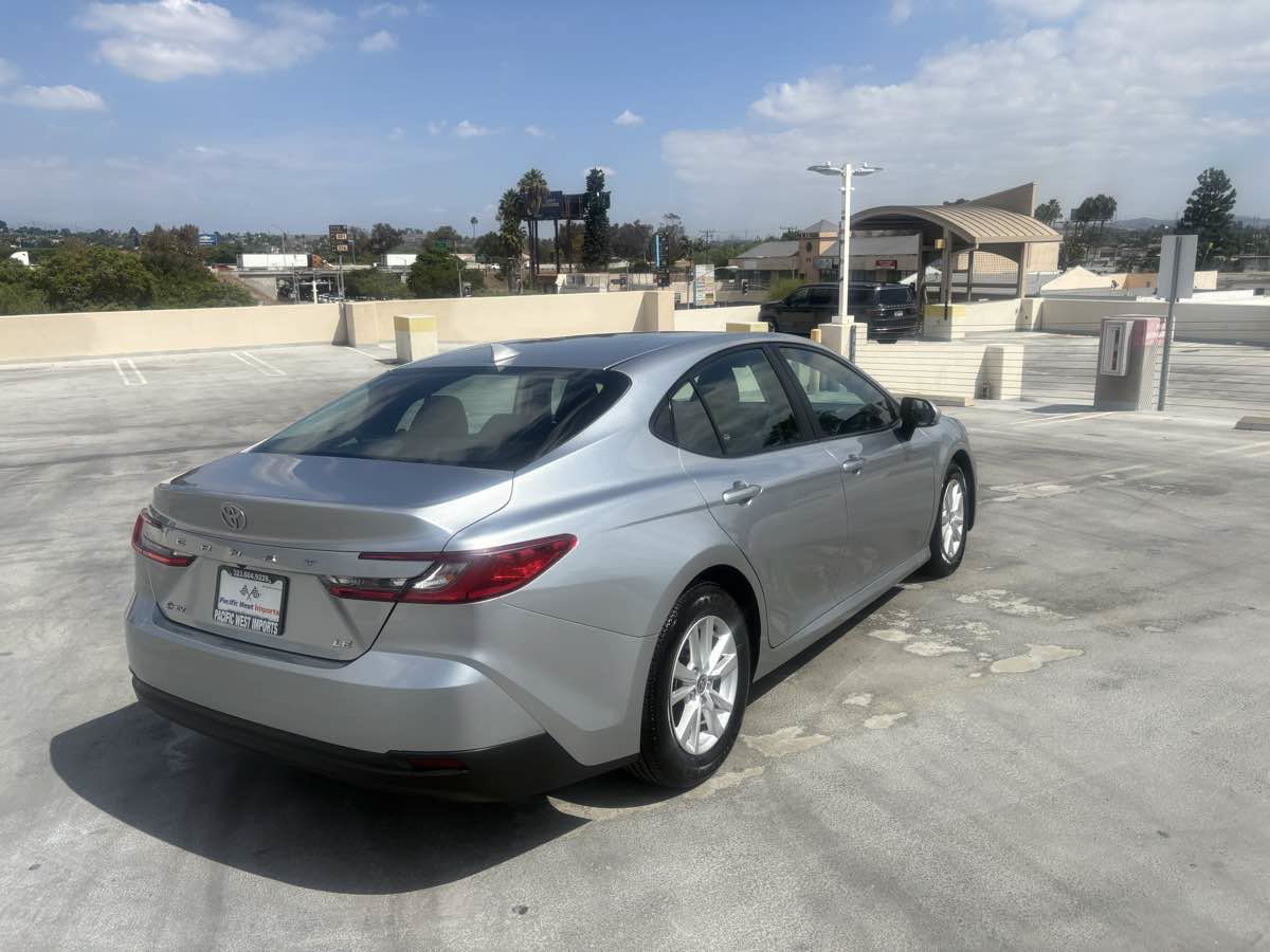 Used 2025 Toyota Camry LE FWD image 40