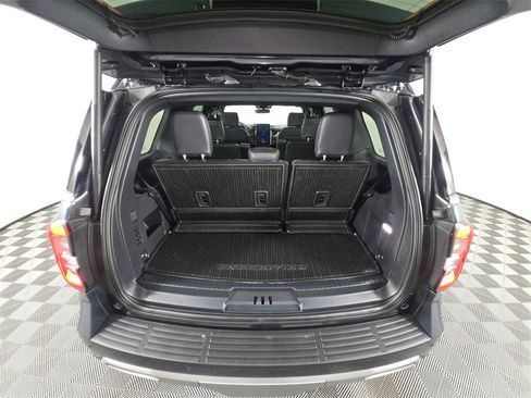 Used 2024 Ford Expedition Platinum image 17