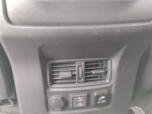 Used 2021 Nissan Titan SV w/ SV Convenience Package AWD/4WD image 12