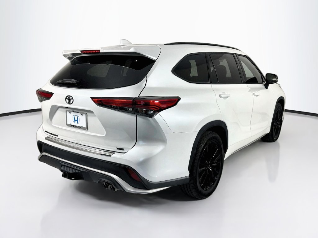 Used 2022 Toyota Highlander XSE FWD image 5