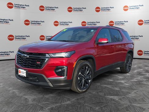 Used 2024 Chevrolet Traverse RS AWD/4WD image 3