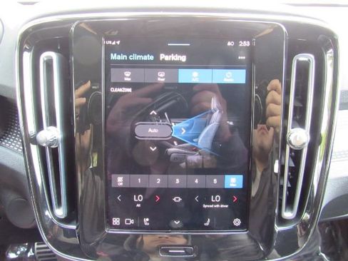 Used 2022 Volvo XC40 P8 Recharge Plus image 43