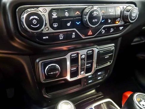Used 2018 Jeep Wrangler Unlimited Sahara AWD/4WD image 24