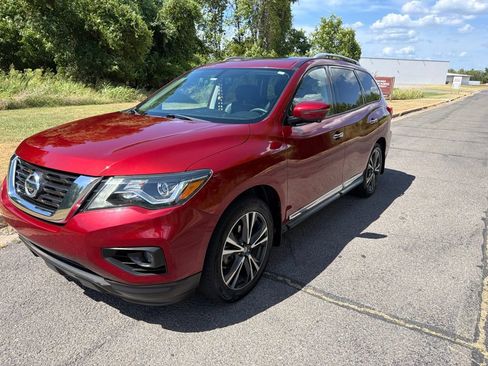 Used 2018 Nissan Pathfinder Platinum AWD/4WD image 3