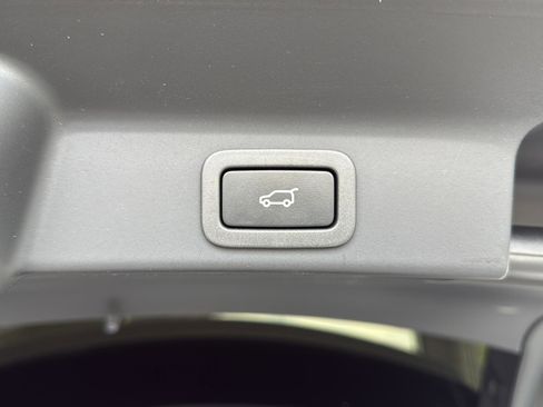 Used 2022 Jaguar F-PACE SVR AWD/4WD image 18