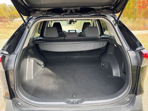 Used 2025 Toyota RAV4 XLE image 31