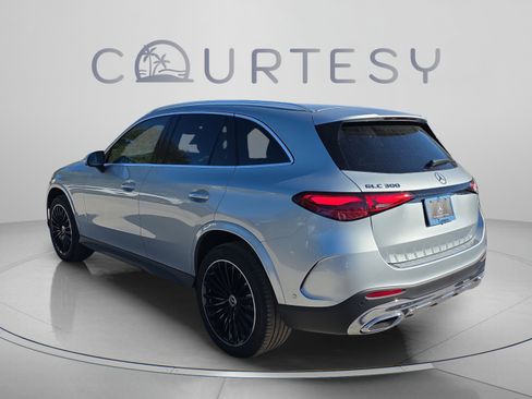 Certified 2026 Mercedes-Benz GLC 300 image 3