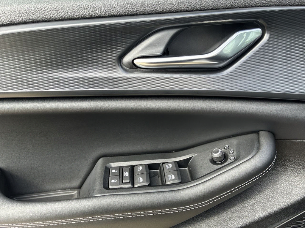 New 2025 Jeep Grand Cherokee Laredo X w/ Luxury Tech Group I RWD image 38