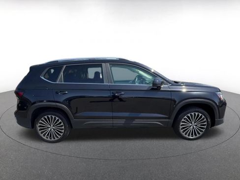 Used 2026 Volkswagen Taos SE FWD image 16