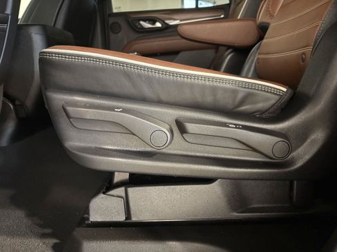 Used 2023 GMC Yukon Denali Ultimate AWD/4WD image 38