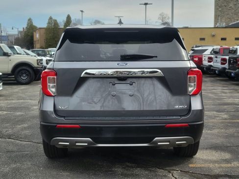 Used 2022 Ford Explorer XLT w/ Equipment Group 202A image 4