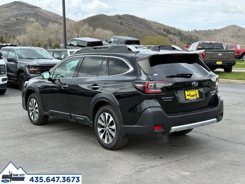 Used 2023 Subaru Outback Touring AWD/4WD image 3