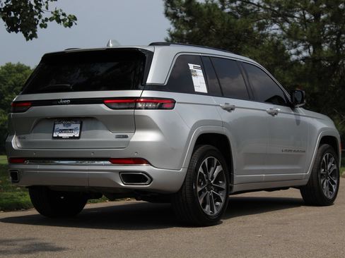 Used 2022 Jeep Grand Cherokee Overland AWD/4WD image 8