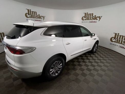 Used 2023 Buick Enclave Essence image 8