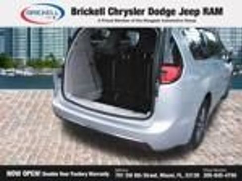 Used 2023 Chrysler Pacifica Touring-L FWD image 30