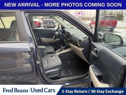 Used 2023 Hyundai Venue Limited image 9