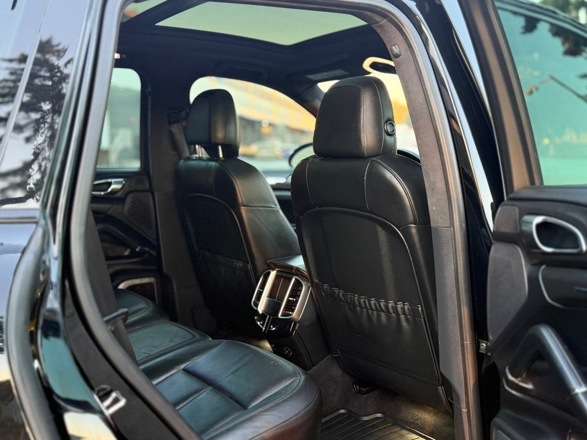Used 2014 Porsche Cayenne Turbo S AWD/4WD image 18