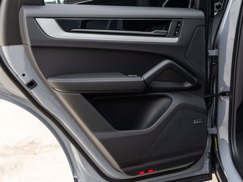 New 2026 Porsche Cayenne Coupe image 35