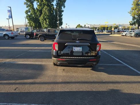 Used 2023 Ford Explorer XLT w/ Equipment Group 202A RWD image 6