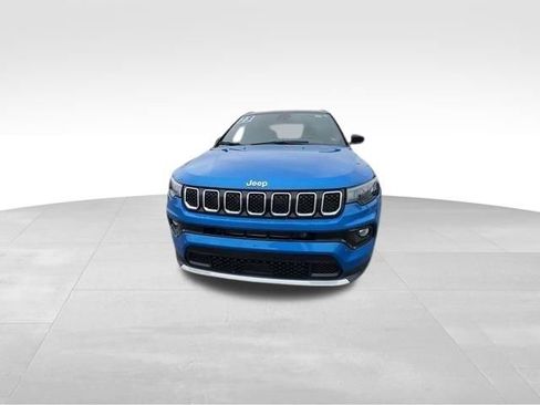 Used 2023 Jeep Compass Limited image 3
