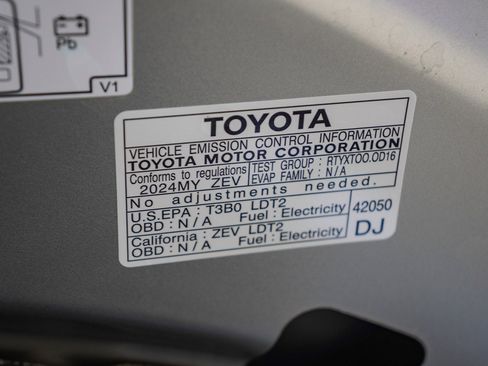 Used 2024 Toyota bZ4X XLE image 31