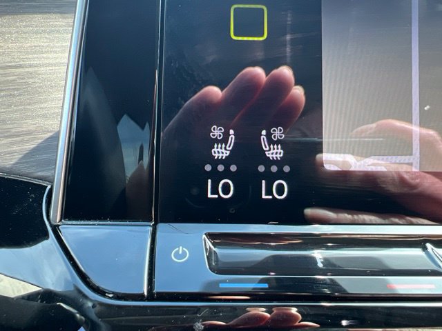 Used 2024 Volkswagen Atlas SEL AWD/4WD image 19