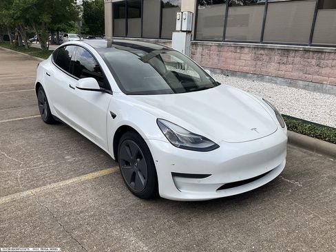 Used 2022 Tesla Model 3 Standard Range RWD image 5