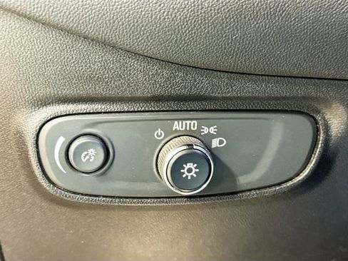 Used 2019 Chevrolet Equinox LT image 11