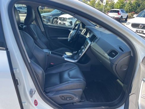 Used 2018 Volvo V60 T5 Dynamic w/ Vision Package image 8